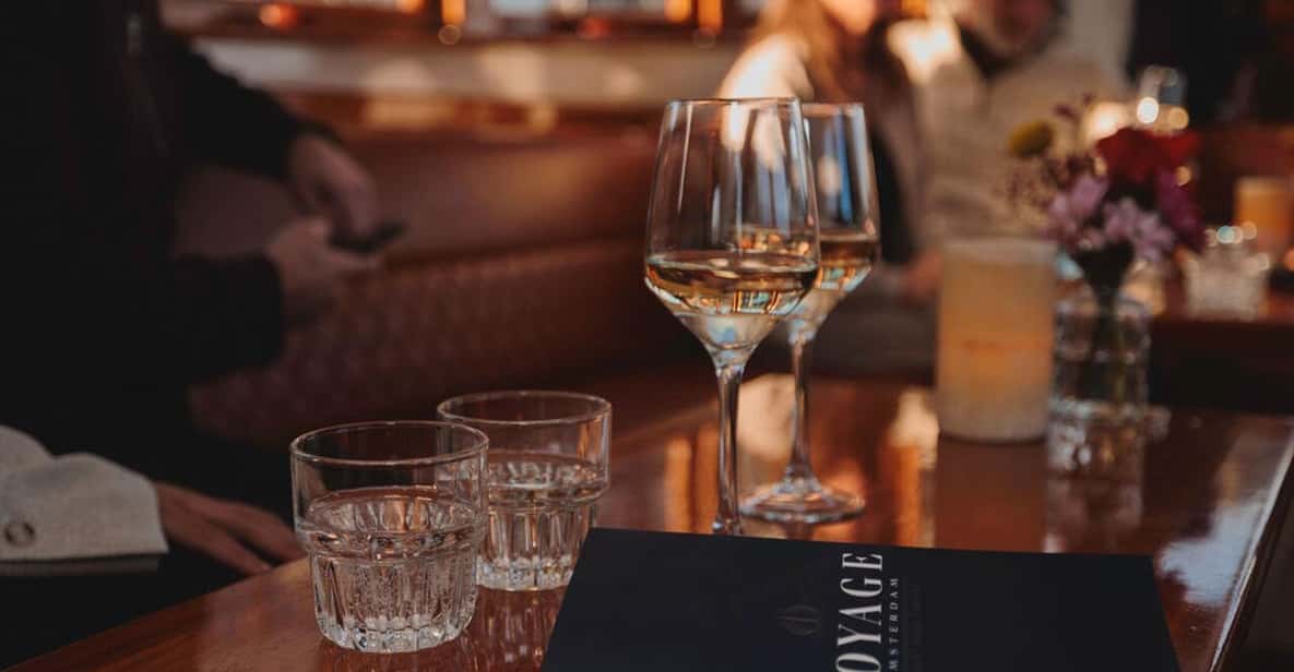 Afbeelding 4 van Amsterdam: luxe grachtenrondvaart van 2 uur met hapjes en drankjes