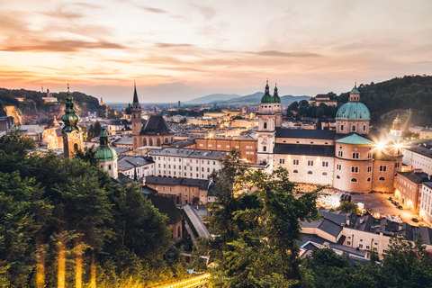 Wenen: Tocht van meren naar bergen, Melk, Hallstatt en Salzburg