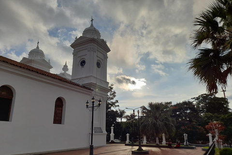 Miasto Cabañas: Las Cinquera-Wodospady i historyczne centrum IlobascoMiasto Cabañas: Las Cinquera-wodospady i centrum historyczne Ilobasco