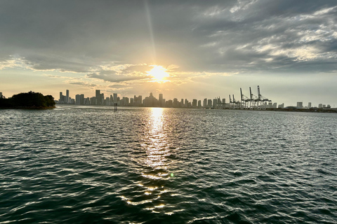 Miami : Croisière de 90 minutes au coucher du soleil avec un bar à Mojito à bord