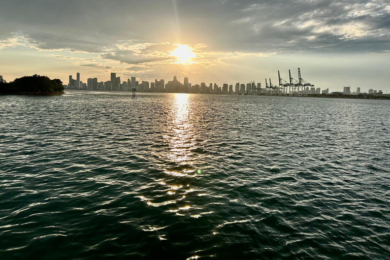 Miami : Croisière de 90 minutes au coucher du soleil avec un bar à Mojito à bord