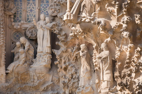 Barcelona: Family Friendly Tour of Sagrada Familia