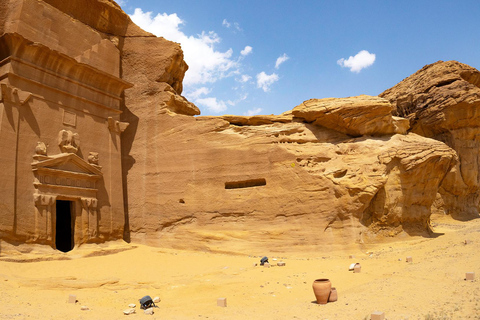 Medina: Al Ula &amp; Hegra UNESCO Site Day Trip with Lunch