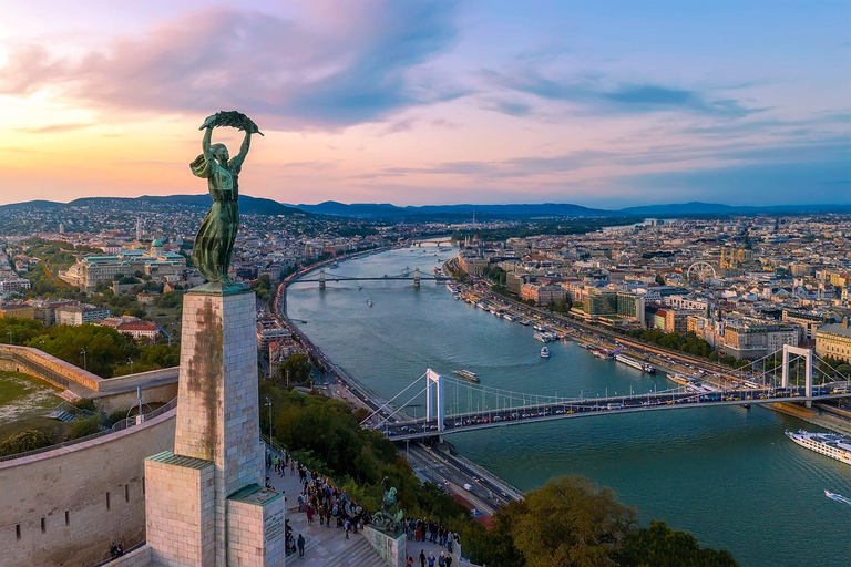 Vienna: Guided Day Trip to Bratislava and Budapest Private