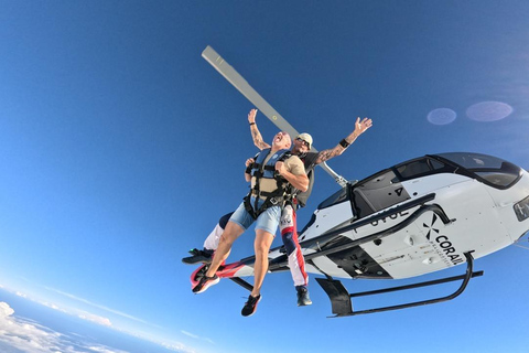 Saint-Gilles: Heli-Sensation Tandem Skydive for 2 People Saint-Gilles: Héli-Sensation Tandem Skydive for 2 People