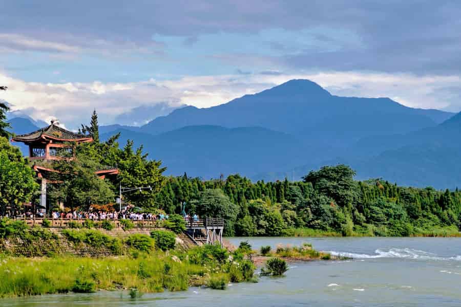 Chengdu: Ticket für das Dujiangyan-Bewässerungssystem am Tag oder Abend. Foto: GetYourGuide