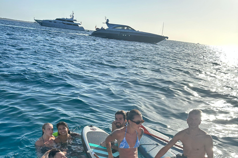 Ibiza: Tour in barca a vela di un&#039;intera giornata a Formentera con pagaiaIbiza: Tour di un&#039;intera giornata in barca a vela a Formentera con pagaia