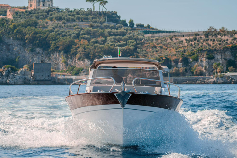 Positano: passeio de barco partilhado ao pôr do sol ao longo da Costa AmalfitanaPositano: passeio de barco partilhado ao pôr do sol pela Costa Amalfitana