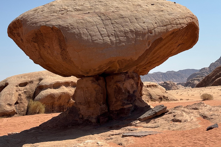 Wadi Rum: Private 2-day photography tour stargazing and jeep