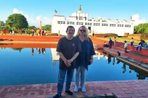Pokhara : Tour safari di 4 giorni a Lumbini e Chitwan in auto