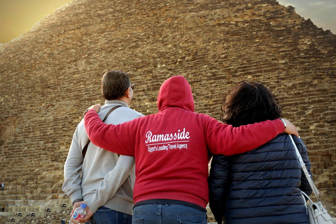 Pyramides, Sakkara et Memphis - Visite privée avec déjeunerVisite privée avec guide, transfert et déjeuner, à l&#039;exclusion des droits d&#039;entrée.