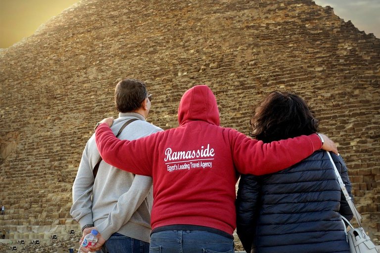 Pyramides, Sakkara et Memphis - Visite privée avec déjeunerVisite privée avec guide, transfert et déjeuner, à l&#039;exclusion des droits d&#039;entrée.