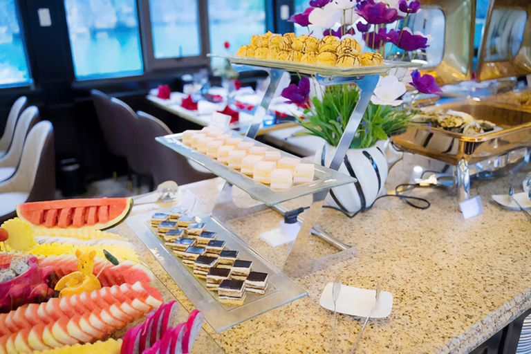 Hanói: Cruzeiro de 5 estrelas na Baía de Halong com almoço, jacuzzi e festa