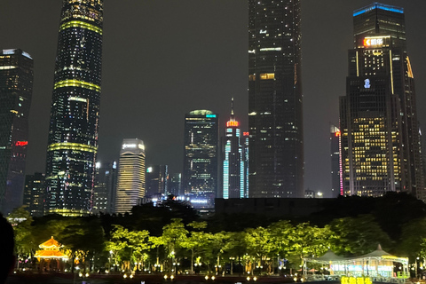 Guangzhou: Night Tour with River Cruise & Street Food Private Car & Cruise