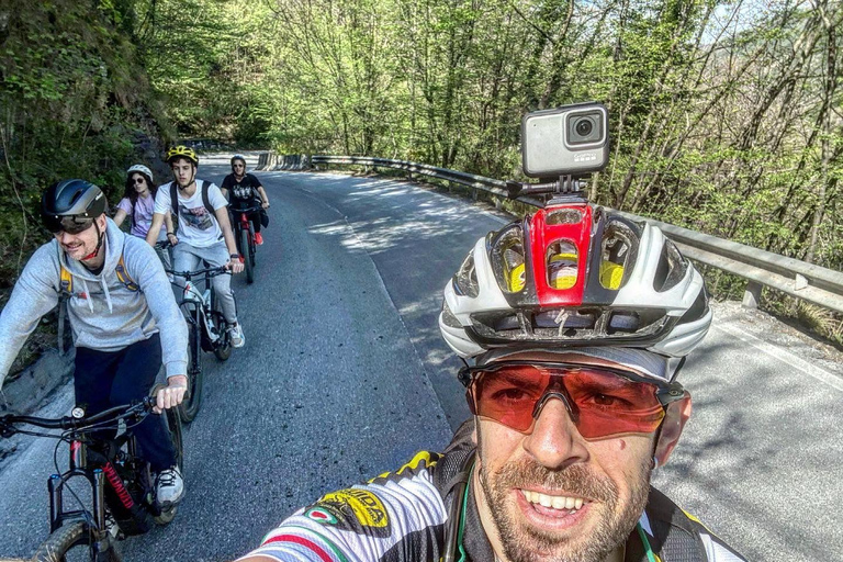 Excursion en E-Bike dans les carrières de marbre de Carrare avec dégustation de saindoux