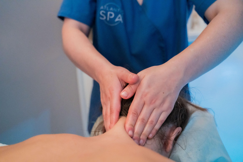 Insel Terceira:Entspannende Massage mit ätherischen Ölen auf einem Wasserbett