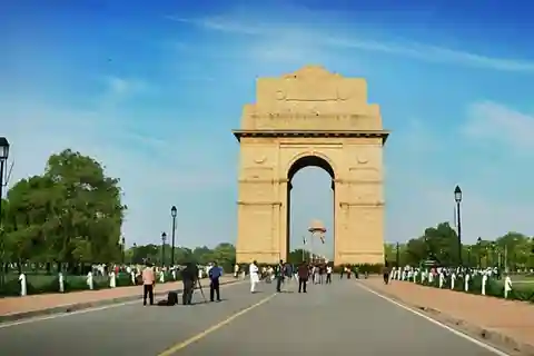 Desde el aeropuerto de Delhi: Recorrido guiado en escala por la Vieja y la Nueva Delhi