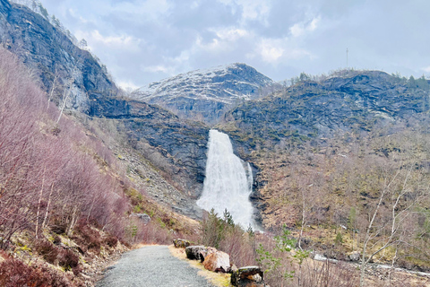 Bergen: Privat tur i staden med det bästa av HardangerfjordenBergen: Privat guidad stadstur och det bästa av fjordarna.