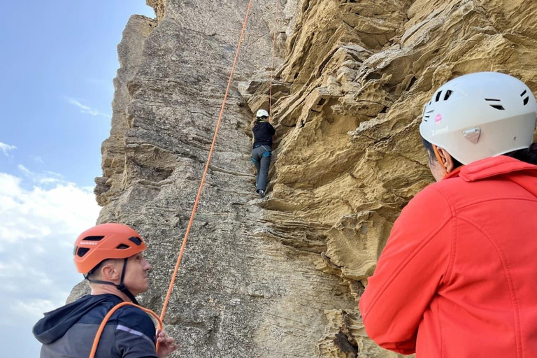 Baku: Nardaran Rock Climbing Experience with Sea Views Baku: Nardaran Rock Climbing Experience with Sea Views