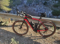 电子公路 /电子美食自行车租用Cannondale Synapse Neo Size M - Housity