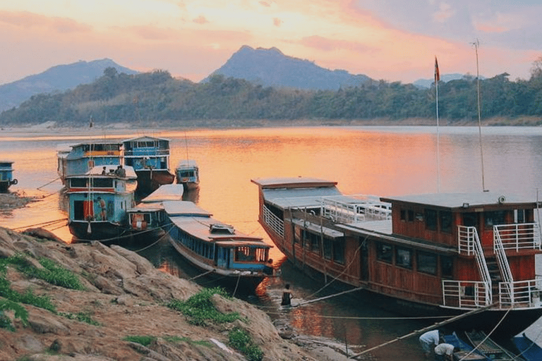 Chiang Rai: 3días 2noches Viaje en barco lento a Luang Prabang