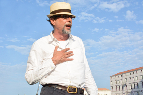 Venice: Gondola Ride with Serenade and Romantic Dinner