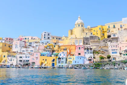 Von Neapel: Transfer nach Procida mit Bootstour um die Insel Von Neapel: Transfer nach Procida mit Bootstour um die Insel