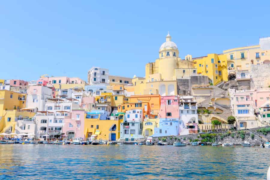 Von Neapel: Transfer nach Procida mit Bootstour um die Insel