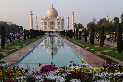 From Delhi: Taj Mahal & Agra Day Tour by Gatiman Train AC Car + 1st Class Train Tickets + Entrances + Guide + Meal
