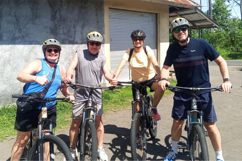 Yogyakarta : circuit de 3 heures à vélo à travers les villages avec transfertsAvec transferts aller-retour depuis votre hôtel/lieu de séjour.