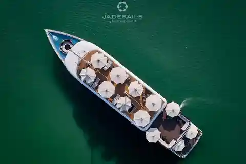 Hanoi: Crucero de lujo Lan Ha Bay Jade Sails con almuerzo buffet