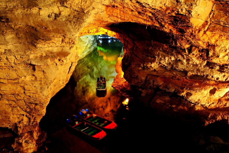 Private Tour zur Gelben Drachenhöhle und zum BaoFeng SeeErkundungstour zur Gelben Drachenhöhle und zum Baofeng See