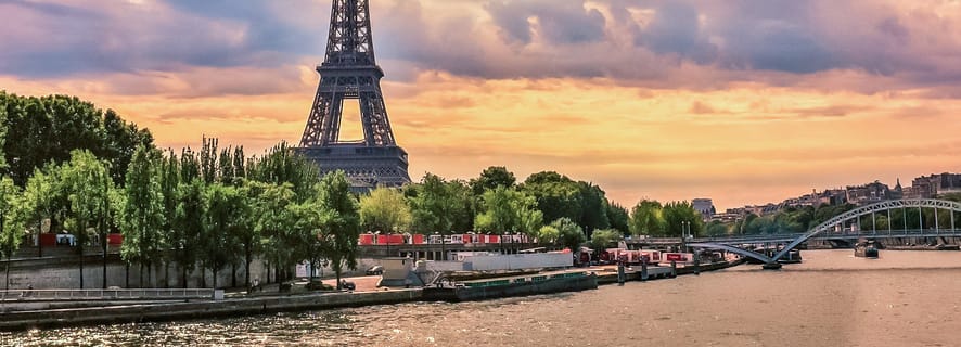 Paris: Seine Cruise & Crepe Tasting near the Eiffel Tower