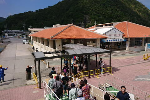 Naha: Dagstur till Tokashiki Island med lunch