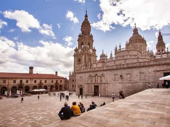 Porto: Trip to Santiago Compostela with up to 3 stops on way