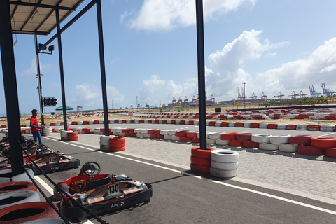 Colombo: Go-Karting y Degustación de Comida Callejera en el Bar de la Azotea