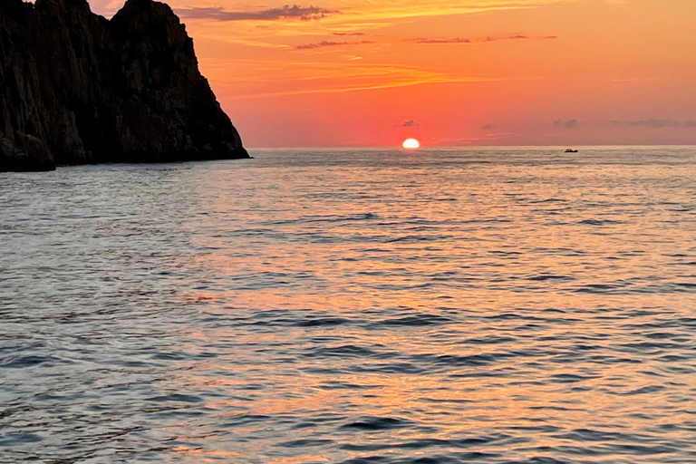 Desde Sagone/Cargèse: Cuevas marinas y snorkel Tour en barco al atardecerPuesta de sol calanques Cargèse