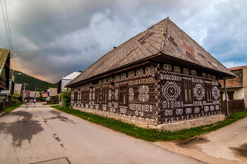 Au départ de Bratislava : Château de Bojnice, Čičmany, station thermale Aphrodite