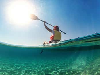 Actividad acuática, excursiones en kayak con guía, salto de acantilados