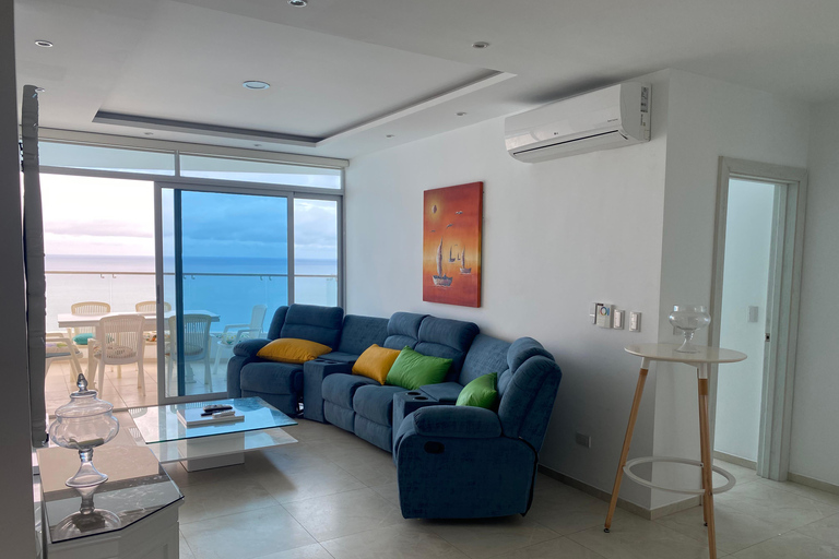 Esmeraldas: Tonsupa Beachfront Apartment with Jacuzzi