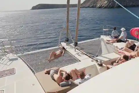 Heraklion: Dia Eiland Ultieme Catamaran Cruise met Maaltijd