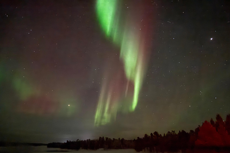 Vanuit Saariselkä/Inari: Aurora-jachttour, kampvuur en snacksVanuit Saariselkä/Inari: op jacht naar het noorderlicht, kampvuur en snacks