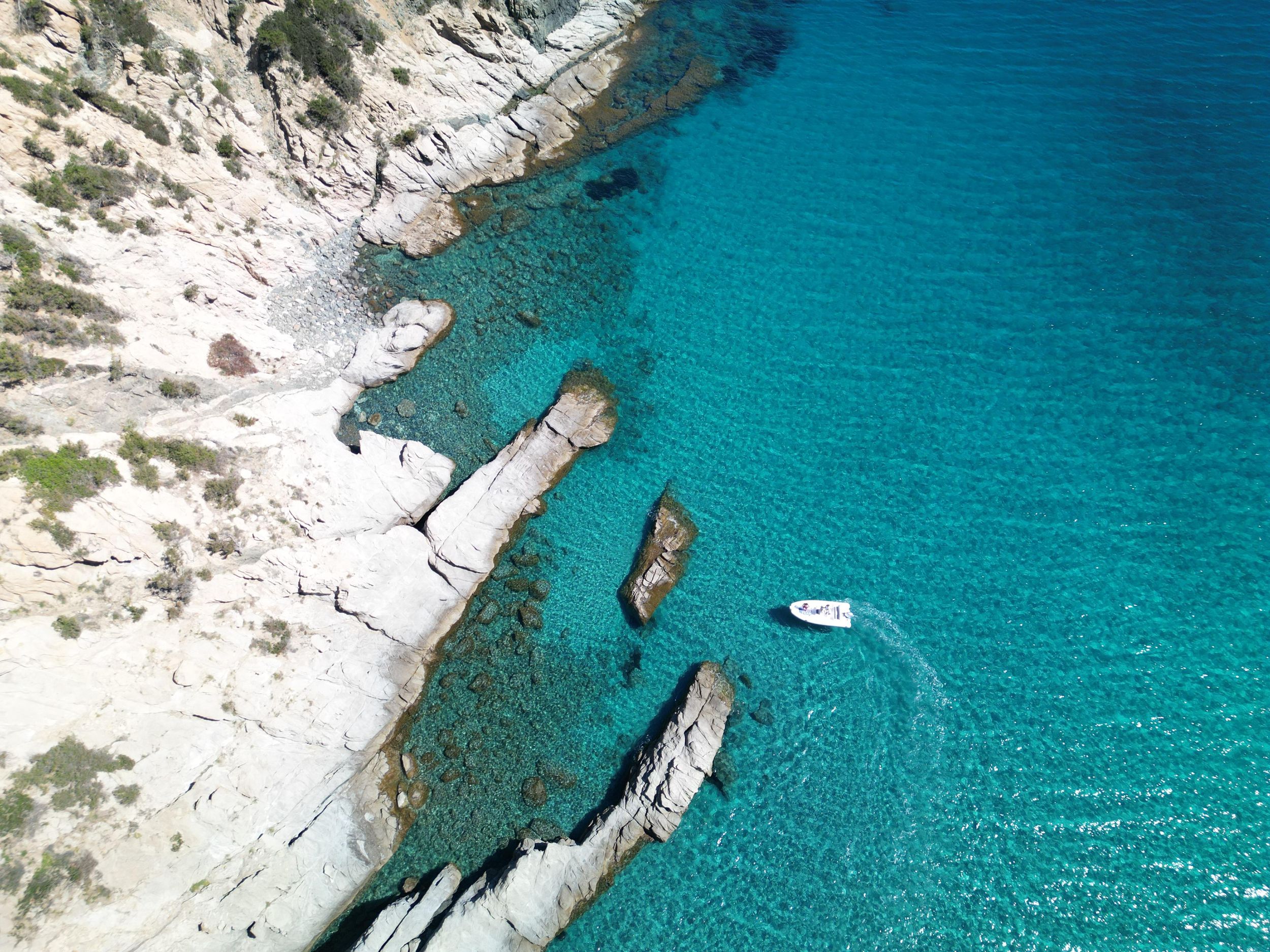Selbstständige Tour mit gemietetem Schlauchboot für 4 Personen | Capo Carbonara, Villasimius