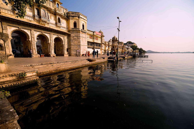 Udaipur Local Sightseeing Tour by Tuk-tuk (Rikshaw)