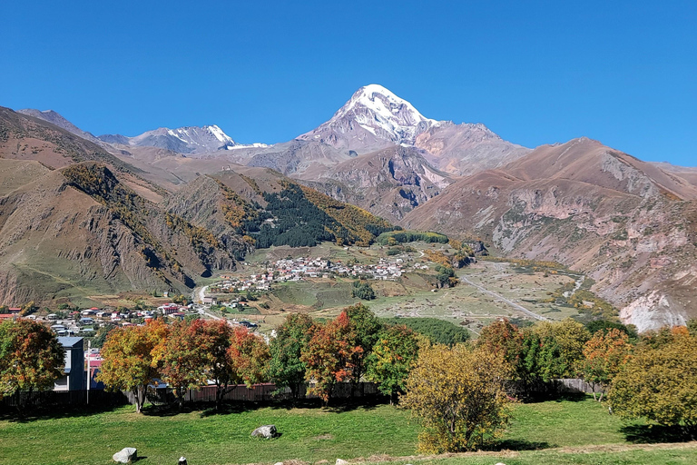 Tbilisi: viaggio tutto incluso a Kazbegi e masterclass di khinkali