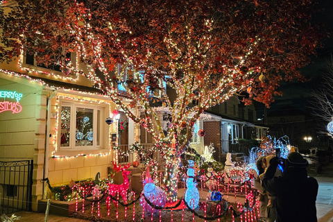 New York: Dyker Heights Christmas Lights Guided Walking Tour Dyker Heights Christmas Tour+transfer from Times Square