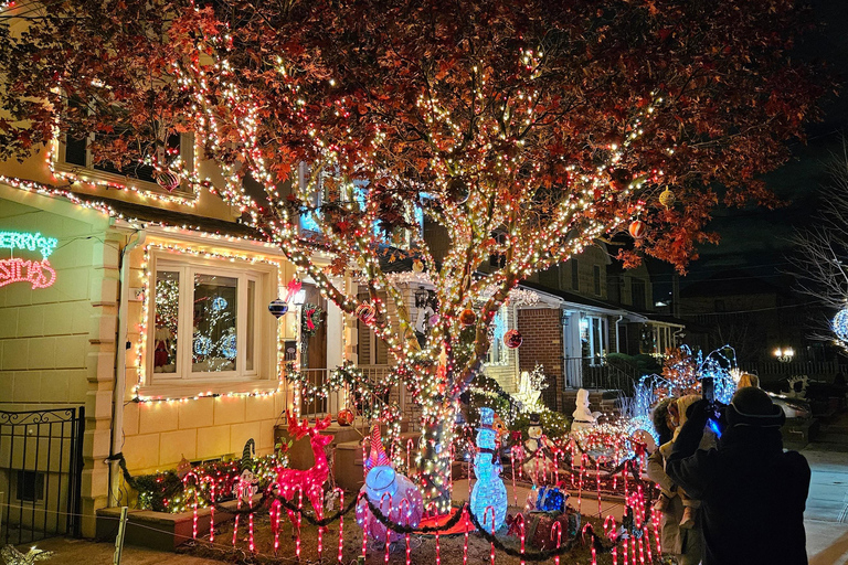 New York: Dyker Heights Christmas Lights Guided Walking Tour Dyker Heights Christmas Tour+transfer from Times Square