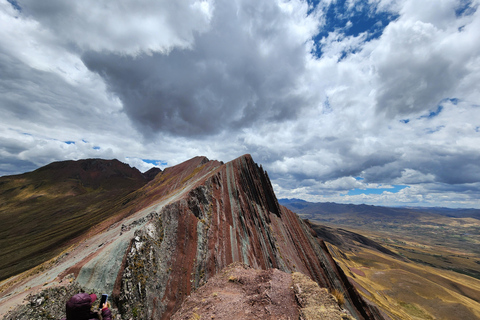 From Puno: Private Transfer to Cusco & visit Payllay Punchu All Inclusive