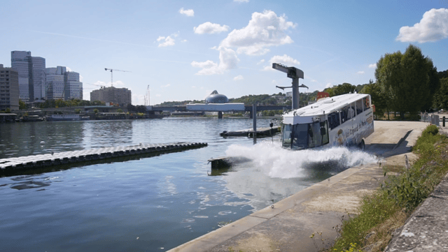 Paris: City and River Seine Tour on an Amphibious Bus