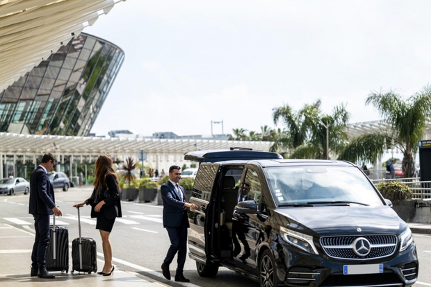 París: Traslado privado al aeropuerto Charles de Gaulle